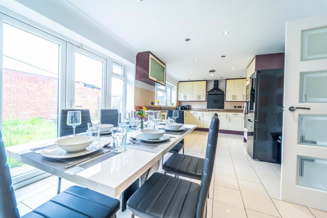 Modern Spacious 4 Bed Hayes Home With Free Parking Exterior photo