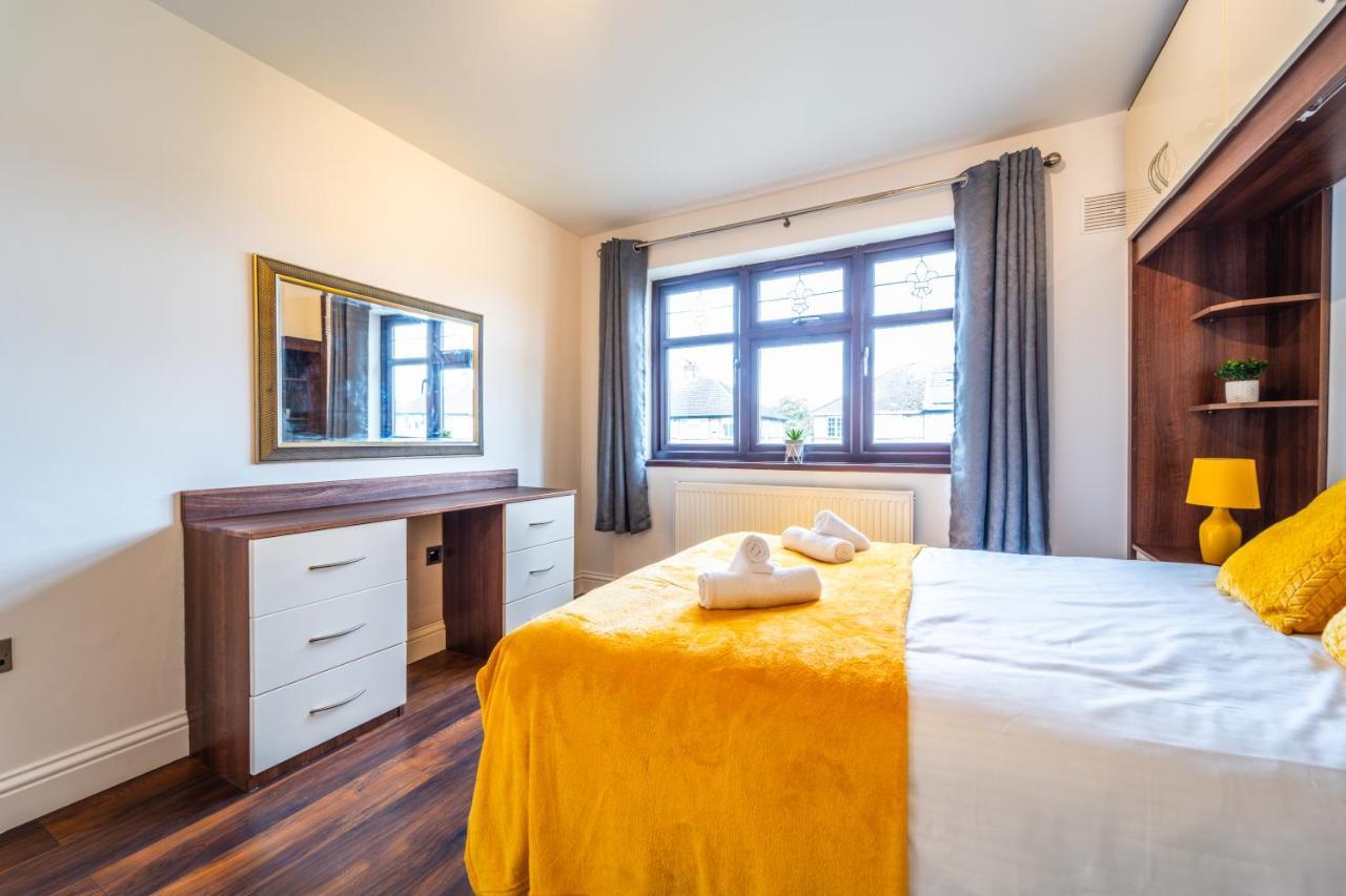 Modern Spacious 4 Bed Hayes Home With Free Parking Exterior photo