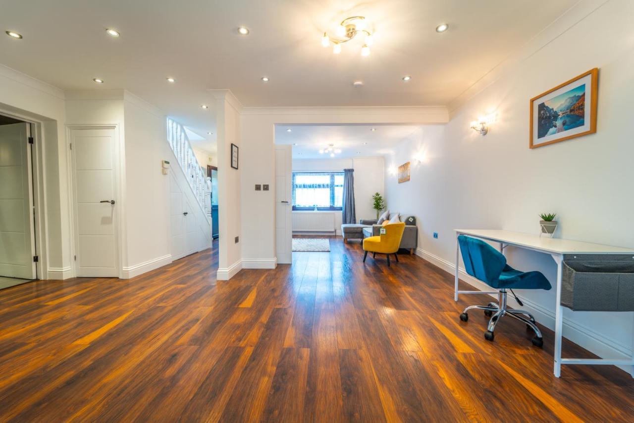 Modern Spacious 4 Bed Hayes Home With Free Parking Exterior photo