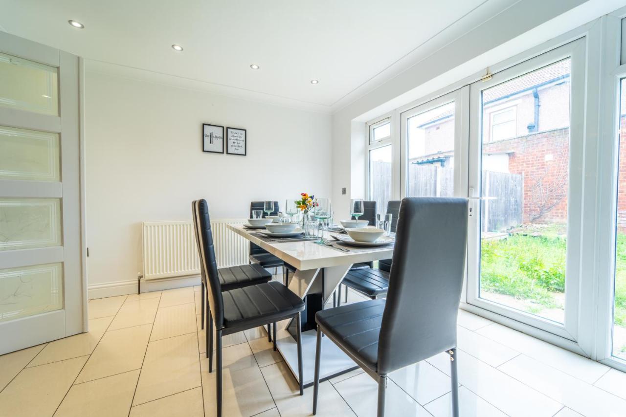 Modern Spacious 4 Bed Hayes Home With Free Parking Exterior photo