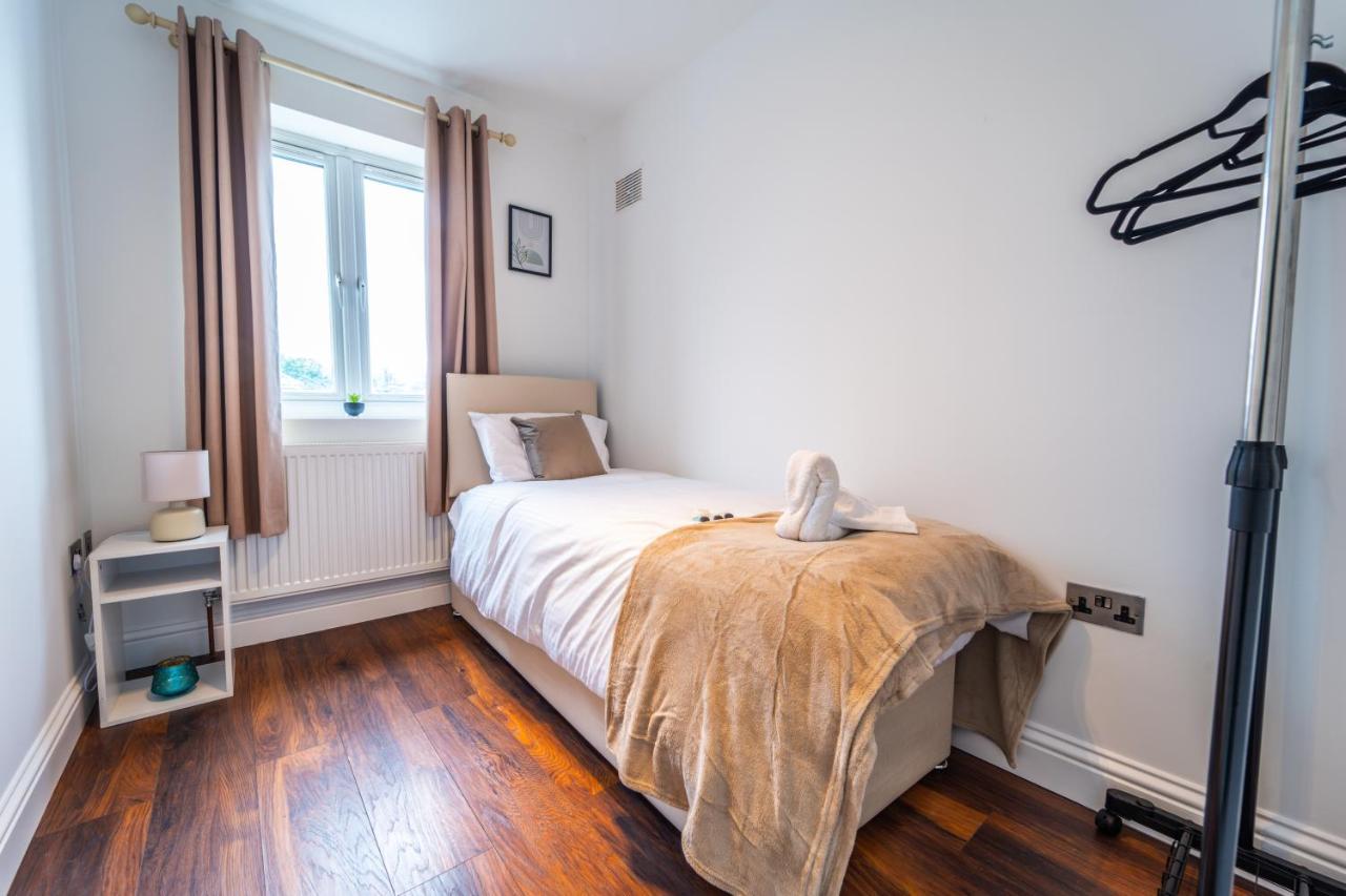 Modern Spacious 4 Bed Hayes Home With Free Parking Exterior photo