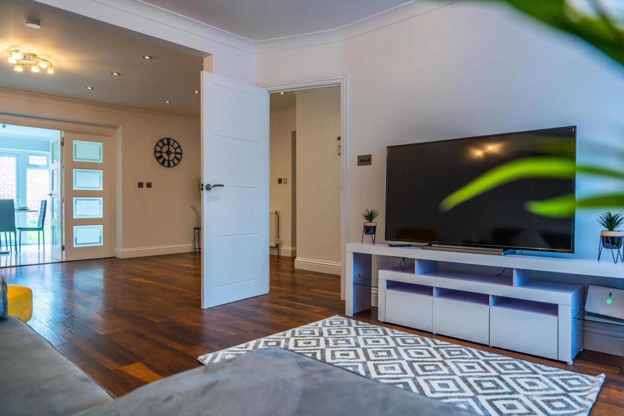 Modern Spacious 4 Bed Hayes Home With Free Parking Exterior photo